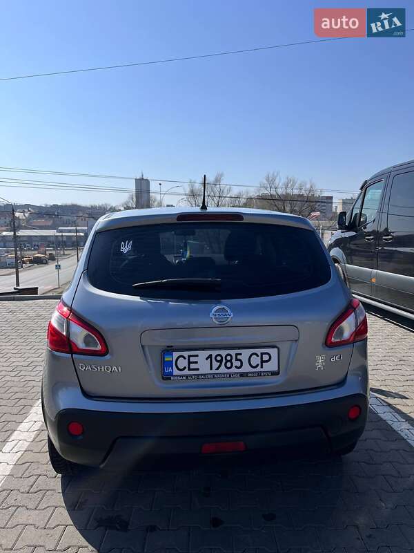 Внедорожник / Кроссовер Nissan Qashqai 2010 в Черновцах