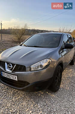 Внедорожник / Кроссовер Nissan Qashqai 2012 в 