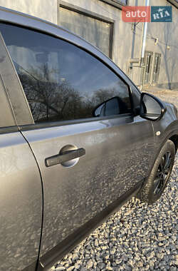 Внедорожник / Кроссовер Nissan Qashqai 2012 в 