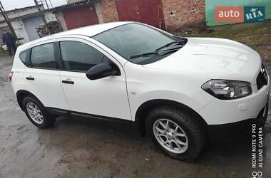 Внедорожник / Кроссовер Nissan Qashqai 2013 в 