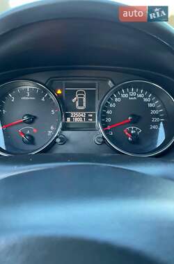 Внедорожник / Кроссовер Nissan Qashqai 2013 в 