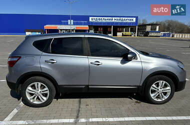 Внедорожник / Кроссовер Nissan Qashqai 2010 в 