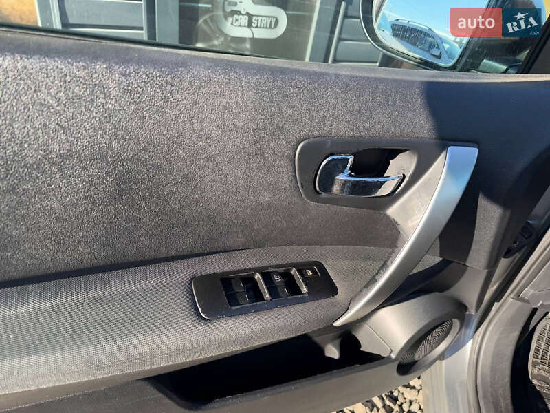 Позашляховик / Кросовер Nissan Qashqai 2011 в Стрию