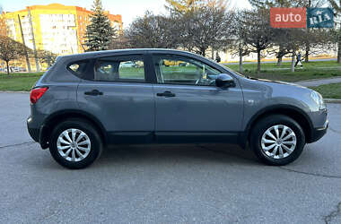 Позашляховик / Кросовер Nissan Qashqai 2010 в 