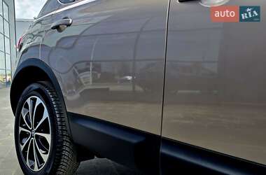Внедорожник / Кроссовер Nissan Qashqai 2013 в 