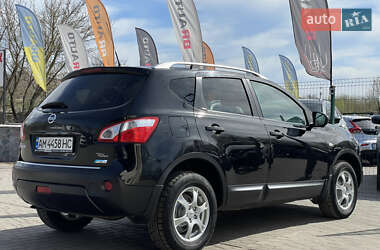 Внедорожник / Кроссовер Nissan Qashqai 2012 в 