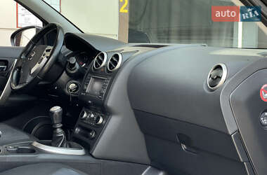 Внедорожник / Кроссовер Nissan Qashqai 2012 в 