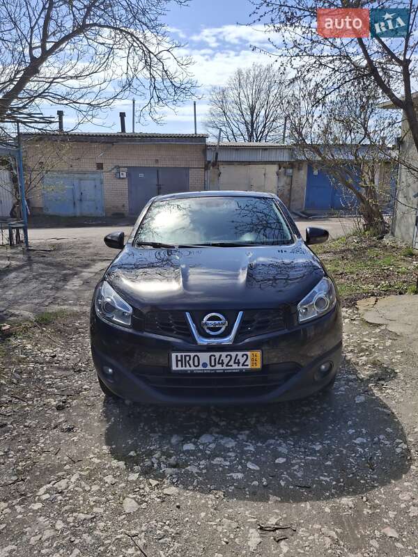 Внедорожник / Кроссовер Nissan Qashqai 2012 в 