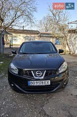 Внедорожник / Кроссовер Nissan Qashqai 2012 в 