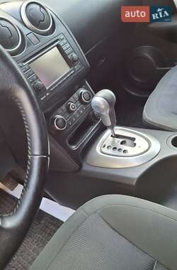 Внедорожник / Кроссовер Nissan Qashqai 2012 в 