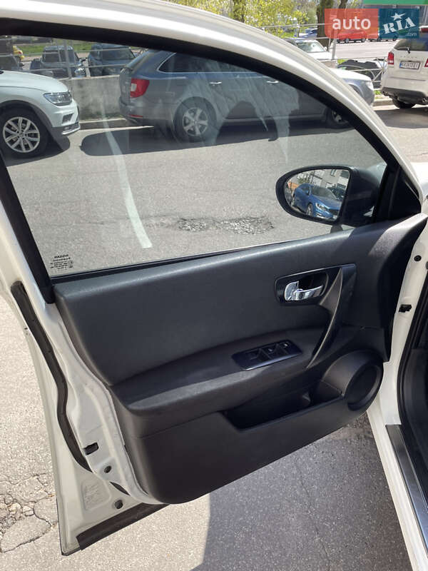 Позашляховик / Кросовер Nissan Qashqai 2012 в Києві