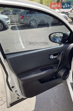 Позашляховик / Кросовер Nissan Qashqai 2012 в 