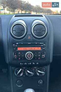 Позашляховик / Кросовер Nissan Qashqai 2010 в 