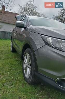 Внедорожник / Кроссовер Nissan Qashqai 2014 в 