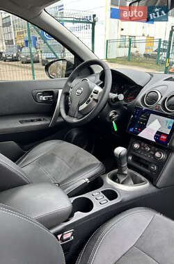 Позашляховик / Кросовер Nissan Qashqai 2013 в 