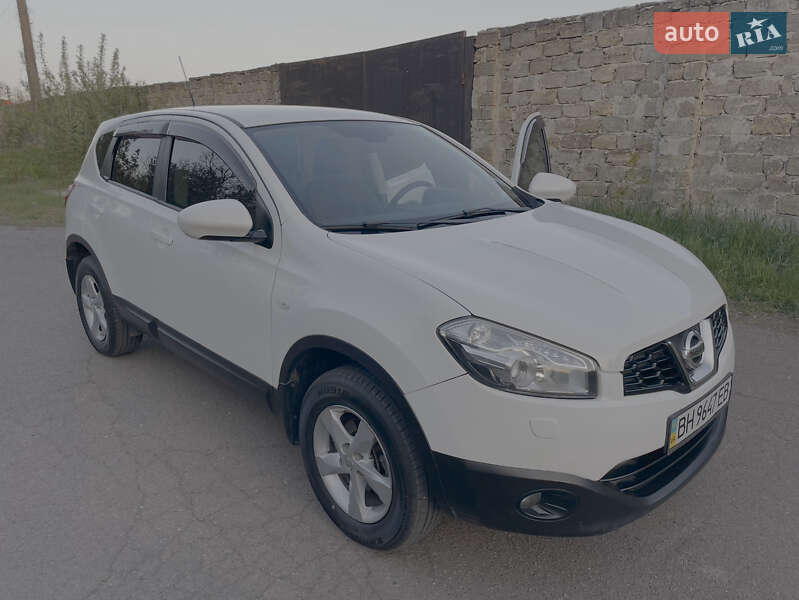 Позашляховик / Кросовер Nissan Qashqai 2011 в 