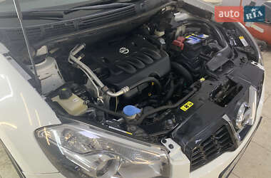 Позашляховик / Кросовер Nissan Qashqai 2011 в 