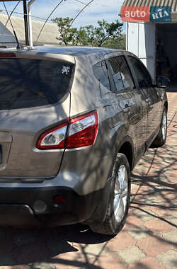 Позашляховик / Кросовер Nissan Qashqai 2011 в 