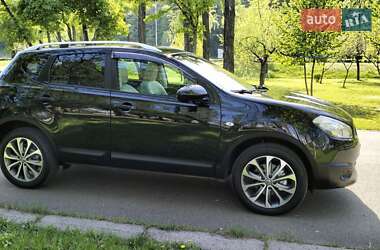 Позашляховик / Кросовер Nissan Qashqai 2012 в 