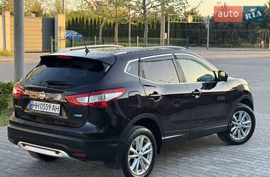 Позашляховик / Кросовер Nissan Qashqai 2015 в 