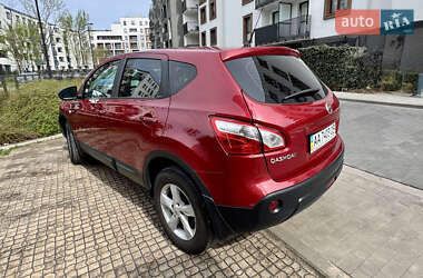 Внедорожник / Кроссовер Nissan Qashqai 2013 в 