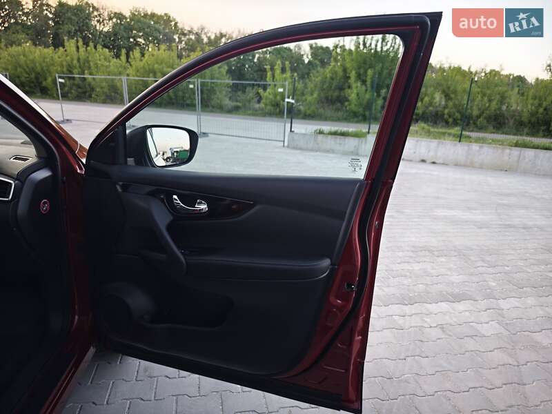 Позашляховик / Кросовер Nissan Qashqai 2016 в Дубні