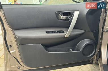 Позашляховик / Кросовер Nissan Qashqai 2010 в 