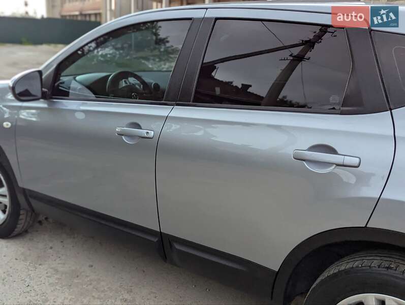 Позашляховик / Кросовер Nissan Qashqai 2010 в Івано-Франківську