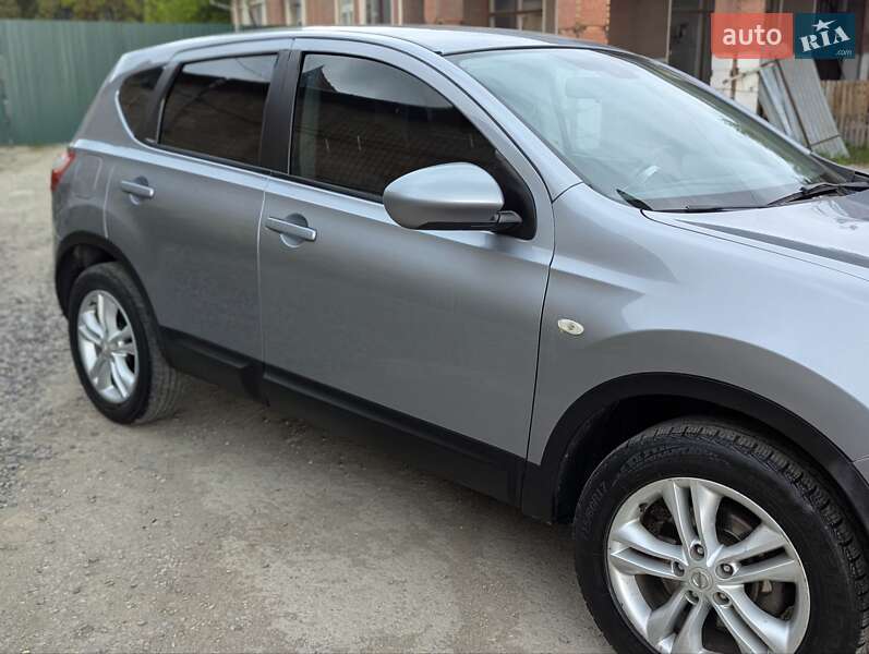 Позашляховик / Кросовер Nissan Qashqai 2010 в Івано-Франківську