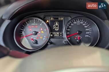 Внедорожник / Кроссовер Nissan Qashqai 2010 в 