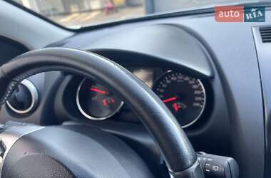 Позашляховик / Кросовер Nissan Qashqai 2010 в 