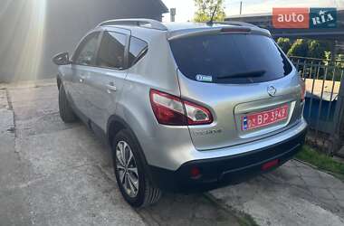 Позашляховик / Кросовер Nissan Qashqai 2010 в 