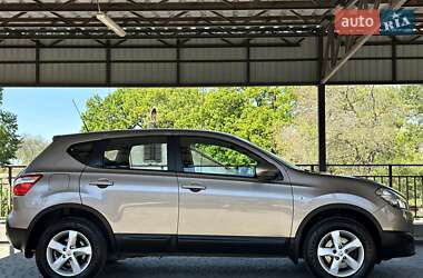 Позашляховик / Кросовер Nissan Qashqai 2011 в 