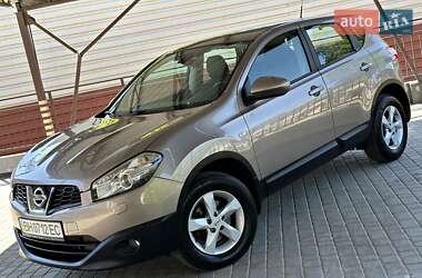 Позашляховик / Кросовер Nissan Qashqai 2011 в 