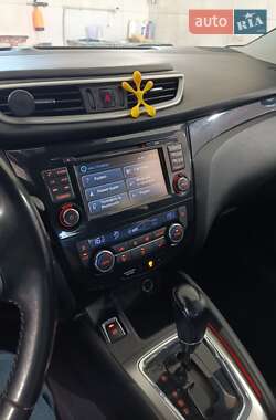 Внедорожник / Кроссовер Nissan Qashqai 2014 в 