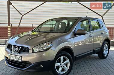 Позашляховик / Кросовер Nissan Qashqai 2011 в 
