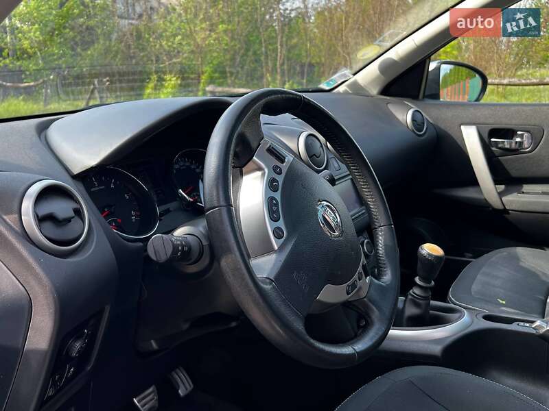 Позашляховик / Кросовер Nissan Qashqai 2011 в Черкасах