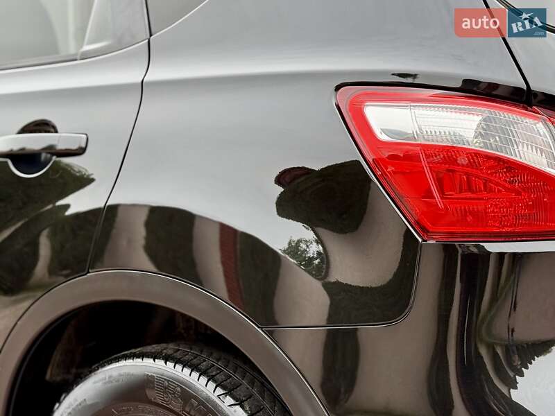Позашляховик / Кросовер Nissan Qashqai 2010 в Стрию