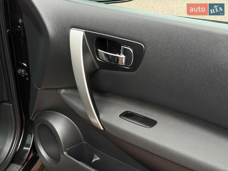 Позашляховик / Кросовер Nissan Qashqai 2010 в Стрию