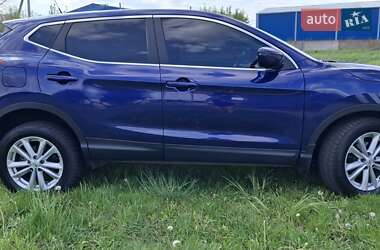 Позашляховик / Кросовер Nissan Qashqai 2015 в 