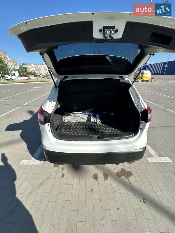 Внедорожник / Кроссовер Nissan Qashqai 2016 в Сумах