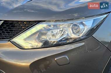 Позашляховик / Кросовер Nissan Qashqai 2015 в 