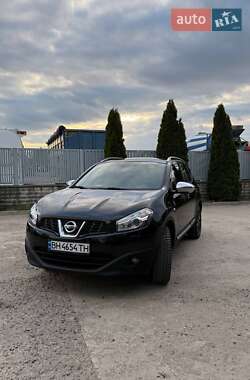 Внедорожник / Кроссовер Nissan Qashqai 2010 в 