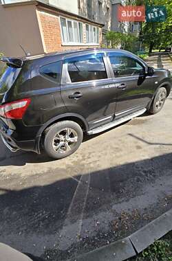 Внедорожник / Кроссовер Nissan Qashqai 2013 в 