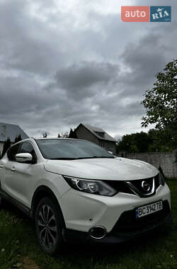 Внедорожник / Кроссовер Nissan Qashqai 2016 в Городке