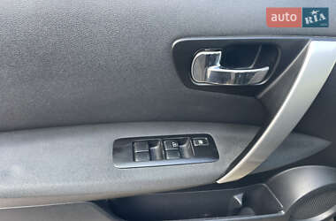 Позашляховик / Кросовер Nissan Qashqai 2010 в 