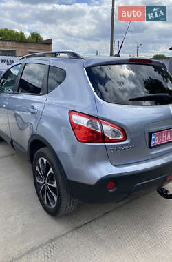 Позашляховик / Кросовер Nissan Qashqai 2013 в 