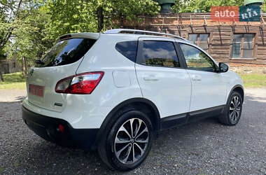 Внедорожник / Кроссовер Nissan Qashqai 2011 в 