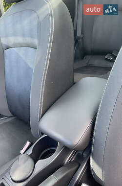 Внедорожник / Кроссовер Nissan Qashqai 2012 в 