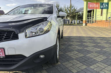 Позашляховик / Кросовер Nissan Qashqai 2013 в 